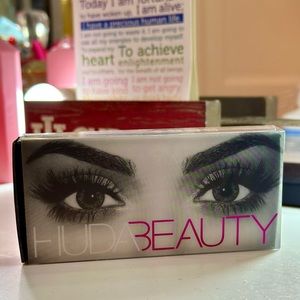 NIB Huda Beauty Scarlett Lashes #8